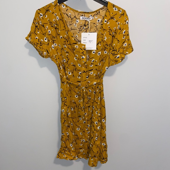 Reverse Yellow Floral Button Down Dress Large NWT - Picture 11 of 14